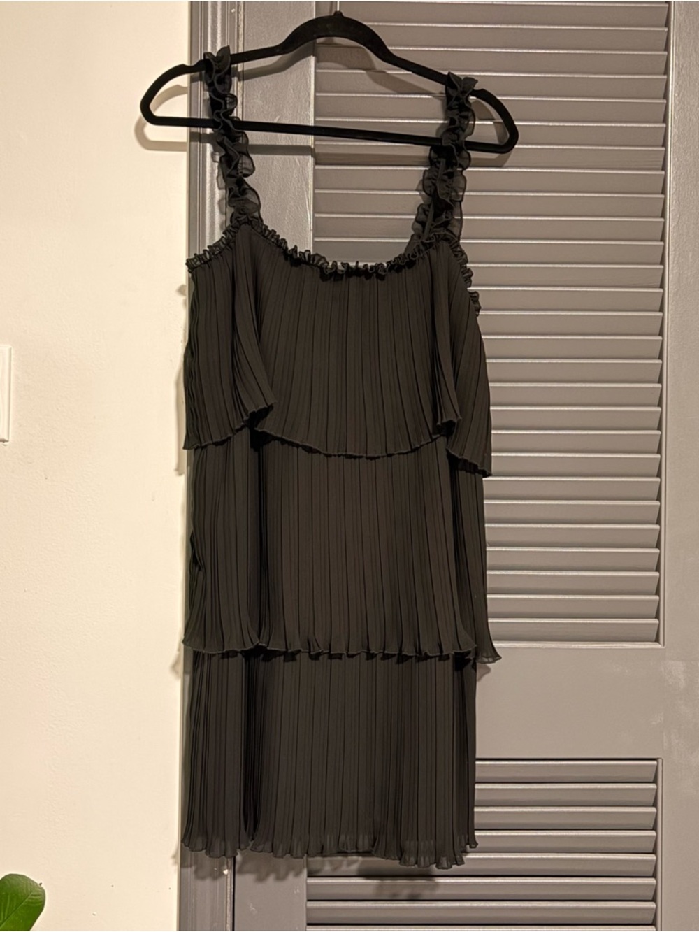 NWT Black DKNY Black Cocktail Pleated Ruffle-Strap Tiered Mini Dress